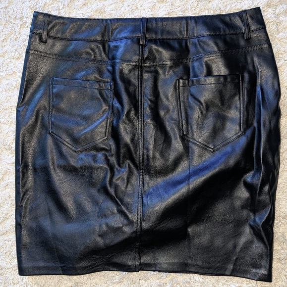 PU Leather Mini Skirt || XL Black like new - Picture 2 of 6